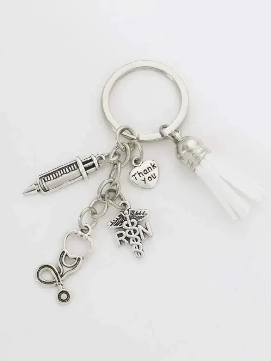 Llavero con diseño de accesorios de doctor