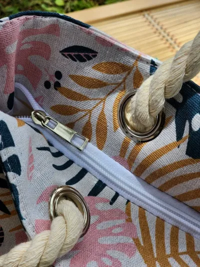 Bolso de hombro para dama con diseño tropical