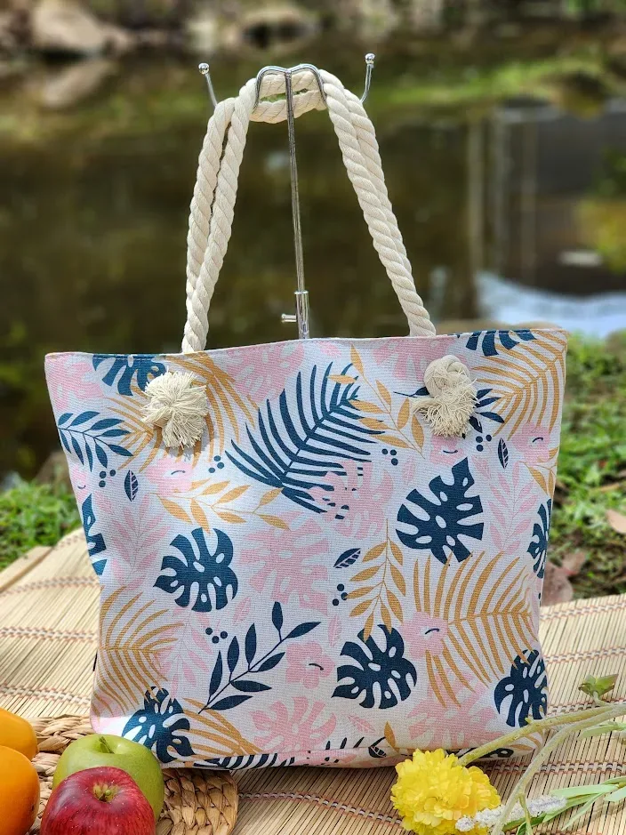 Bolso de hombro para dama con diseño tropical