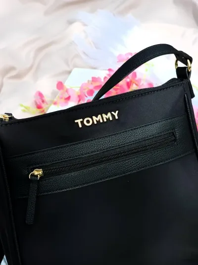 Bolso Tommy Hilfiger para dama color negro