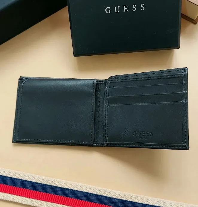 Billetera Guess para caballero color negro