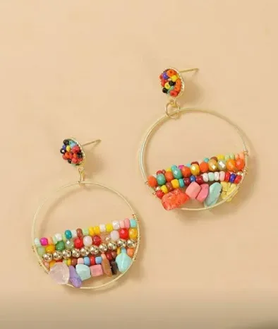 Par de aretes de fantasía para dama multicolor