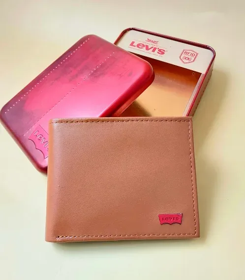 Billetera Levi´s  para caballero color camel
