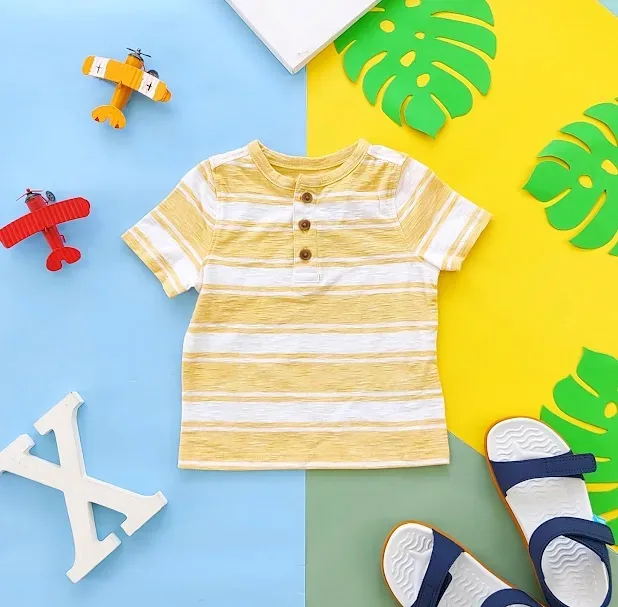 Camiseta para niño Old Navy a rayas color amarillo