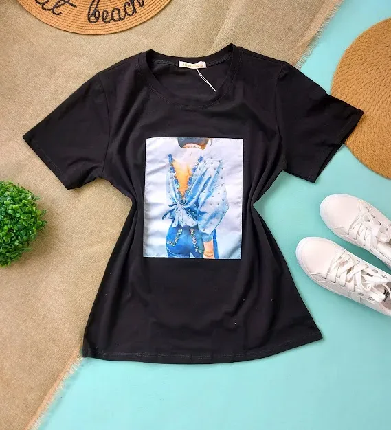 Camiseta para dama color negro con diseño de mujer