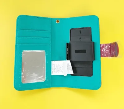 Funda para celular Nicole Lee para dama color negro por fuera y turquesa por dentro