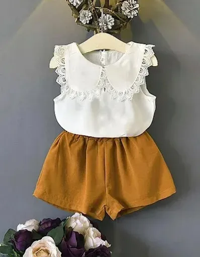 Conjunto para niña color blanco y camel