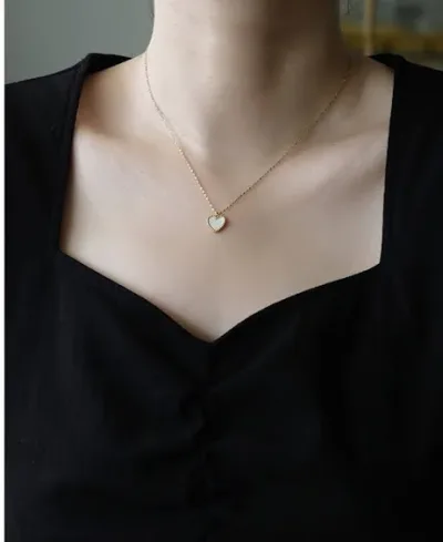 Collar de acero de titanio para dama color dorado