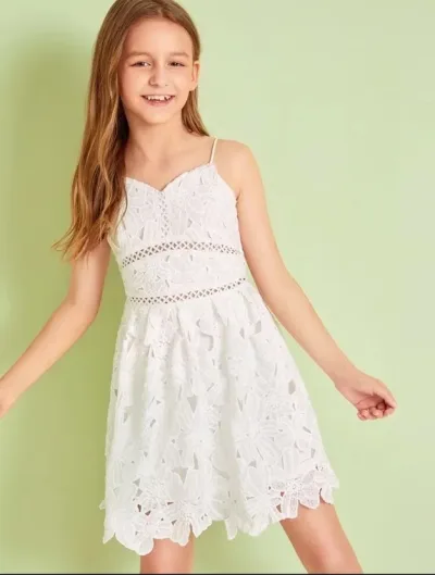 Vestido para niña con diseño de encaje color blanco