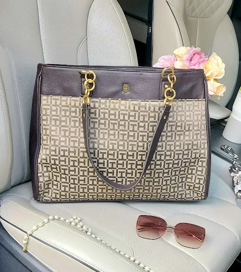 Bolso Tommy Hilfiger para dama color café y beige