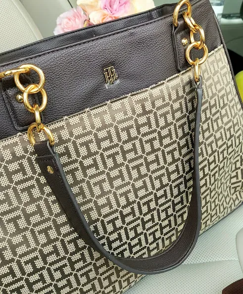 Bolso Tommy Hilfiger para dama color café y beige