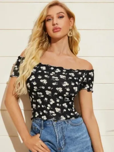 Blusa para dama color negra con margaritas