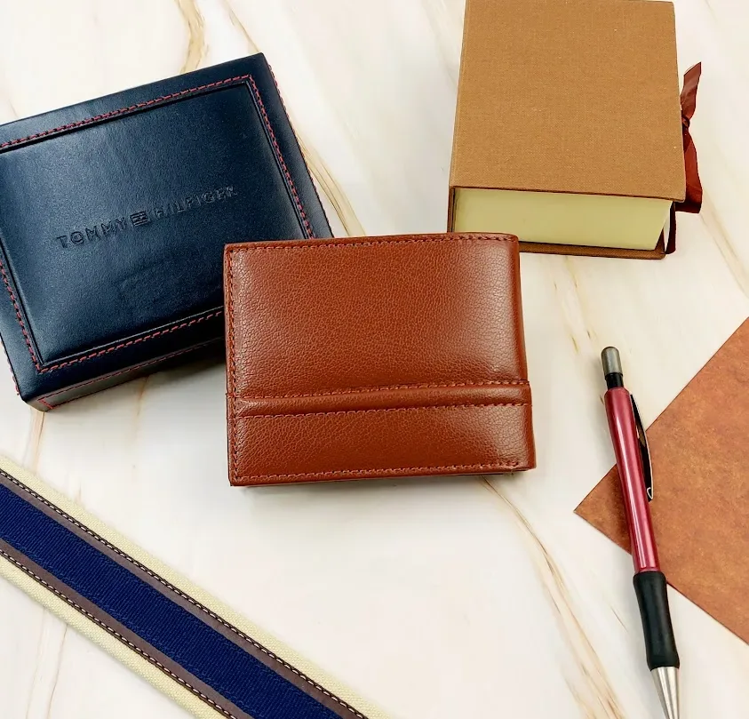 Billetera Tommy Hilfiger color café