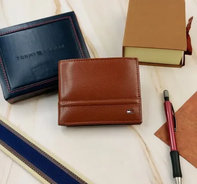 Billetera Tommy Hilfiger color café