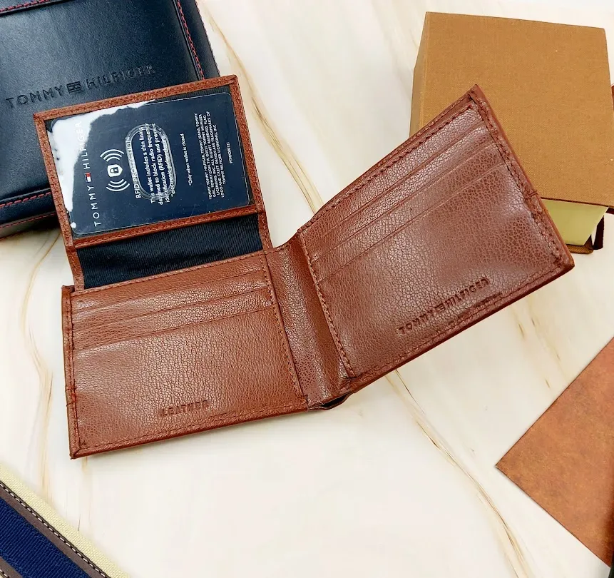Billetera Tommy Hilfiger color café