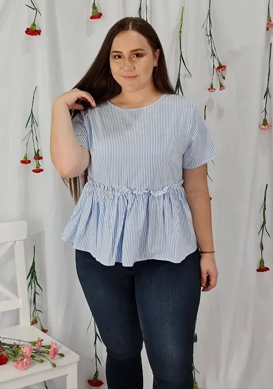 Blusa para dama con diseño a rayas color blanco y celeste
