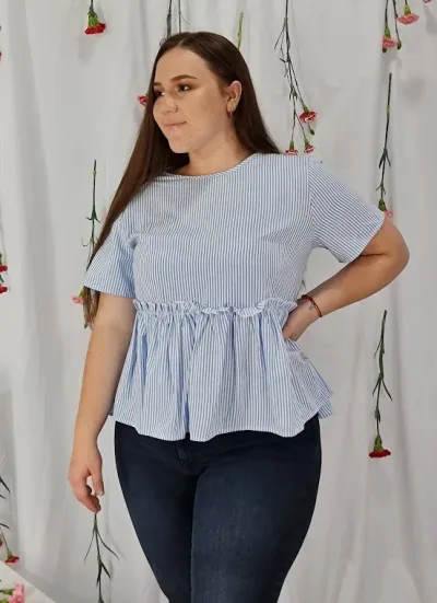 Blusa para dama con diseño a rayas color blanco y celeste