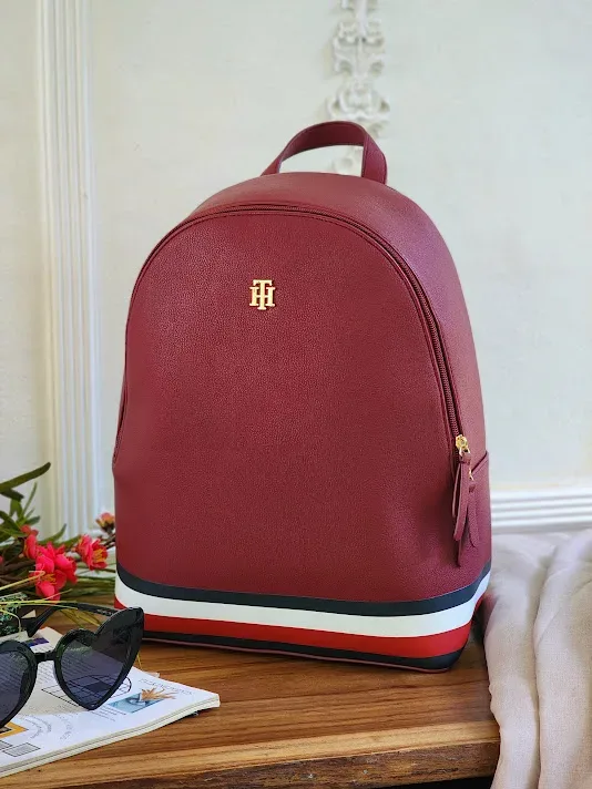 Bolso Tommy Hilfiger para dama XW05298-600XJS COLOR VINO