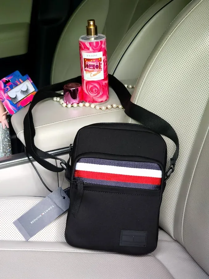 Bolso Tommy Hilfiger para dama color negro