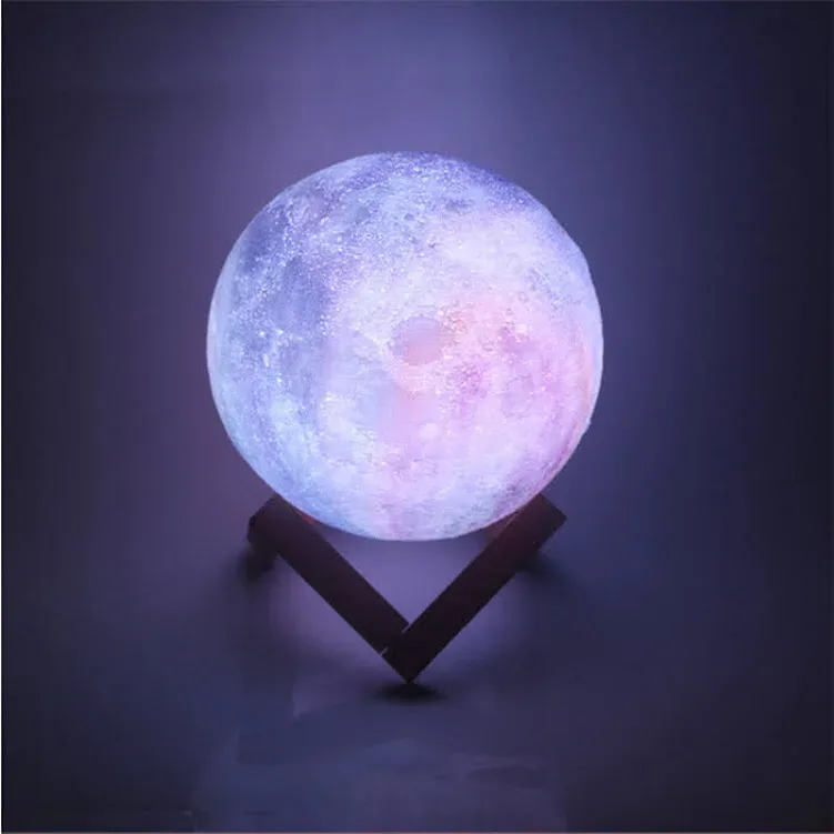 Lámpara LED en forma de planeta multicolor, con patas de madera y control