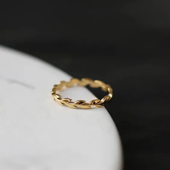 Anillo de acero inoxidable para dama color dorado