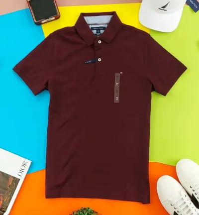 Camiseta Tommy Hilfiger Slim Fit para caballero color vino