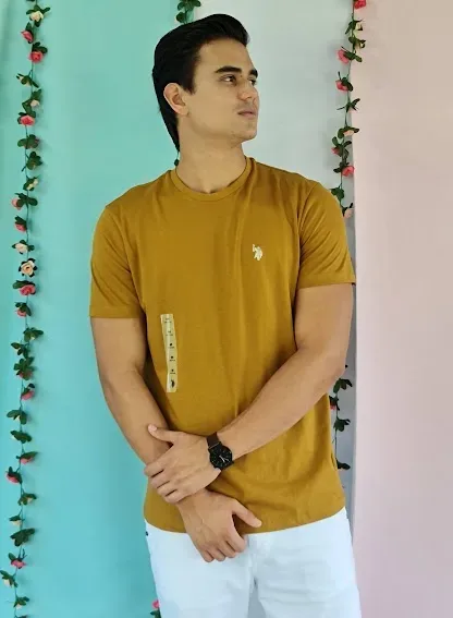 Camiseta Polo para caballero color mostaza