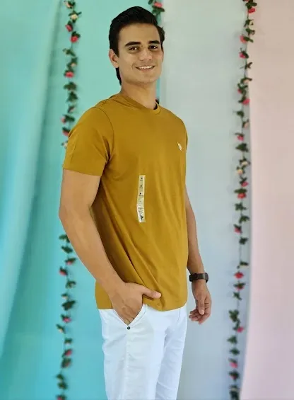 Camiseta Polo para caballero color mostaza