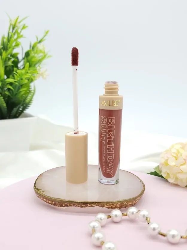 Labial AMUSE liquido matte tono Burlesque