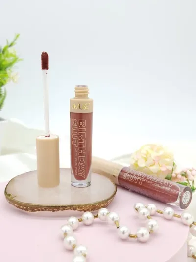 Labial AMUSE liquido matte tono Burlesque