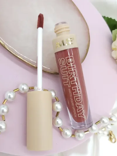 Labial AMUSE liquido matte tono Burlesque