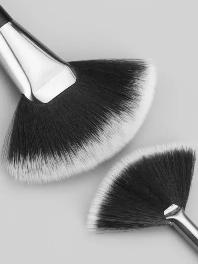 Set de brochas de maquillaje color negro