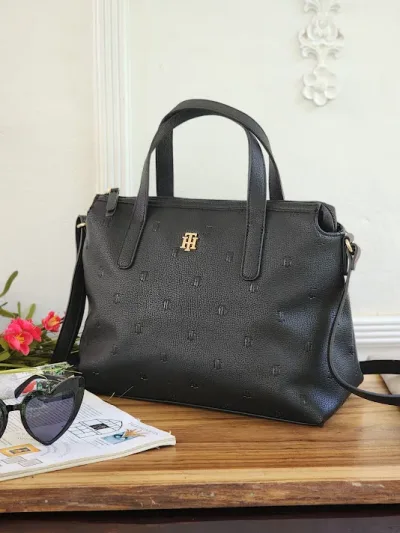 Bolso Tommy Hilfiger para dama 69J952I-00IUBI COLOR NEGRO