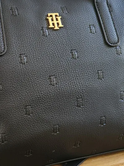 Bolso Tommy Hilfiger para dama 69J952I-00IUBI COLOR NEGRO