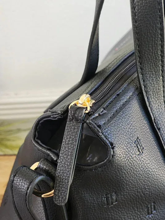 Bolso Tommy Hilfiger para dama 69J952I-00IUBI COLOR NEGRO