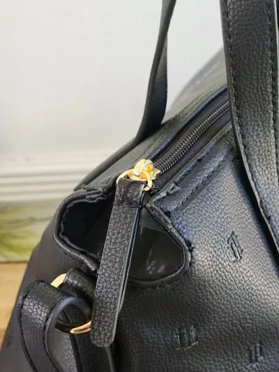 Bolso Tommy Hilfiger para dama 69J952I-00IUBI COLOR NEGRO