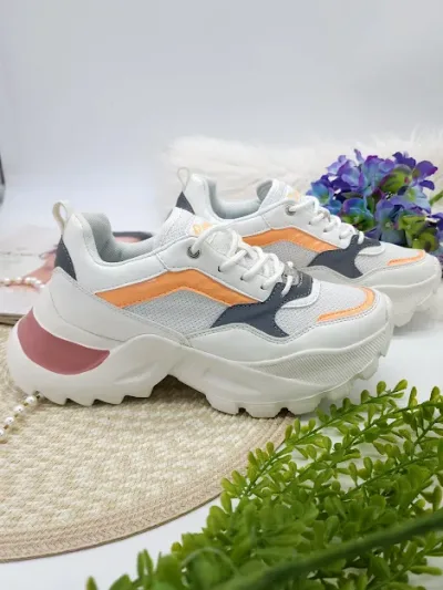 Tenis Coral para dama color Saga White