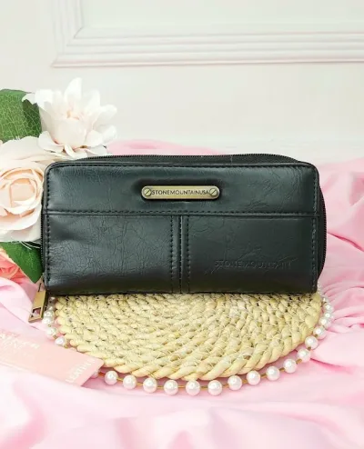 Cartera Stone Mountain Usa para dama color negro