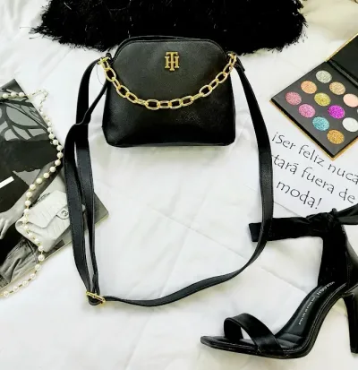 Bolso Tommy Hilfiger para dama color negro