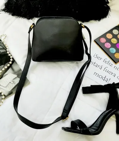 Bolso Tommy Hilfiger para dama color negro
