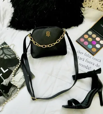 Bolso Tommy Hilfiger para dama color negro