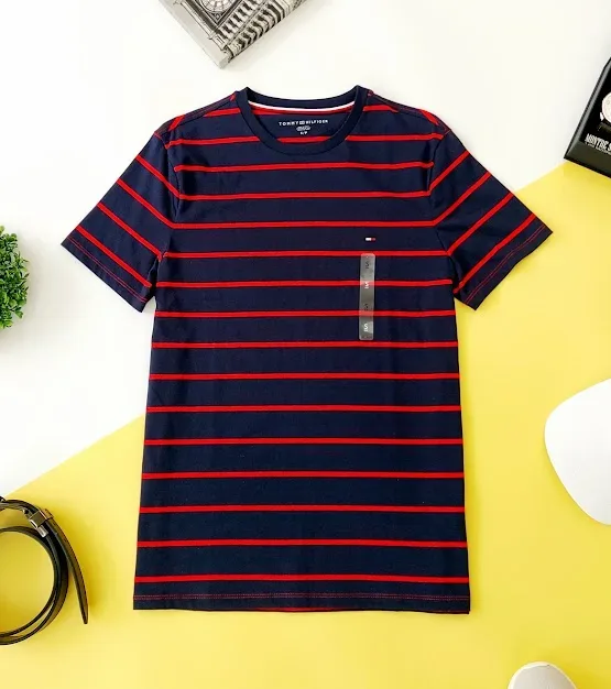 Camiseta Tommy Hilfiger para caballero, color azul con rayas rojas