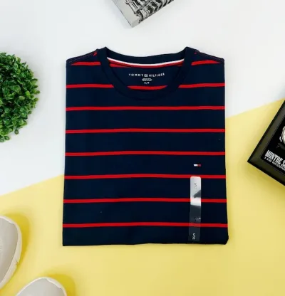 Camiseta Tommy Hilfiger para caballero, color azul con rayas rojas