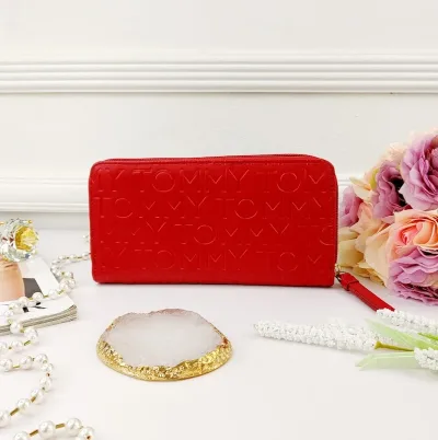 Cartera Tommy Hilfiger para color rojo