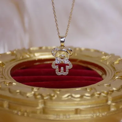 Cadena de Fantasía con diseño de oso.