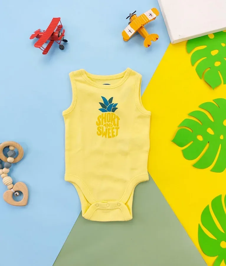 Mameluco Old Navy para niño color amarillo