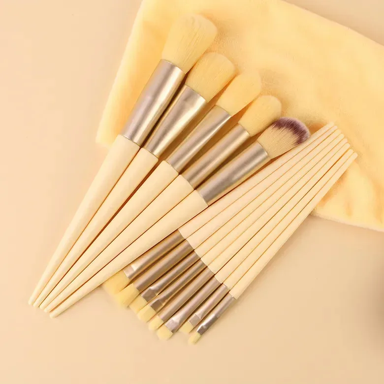 Set de brochas de maquillaje y estuche