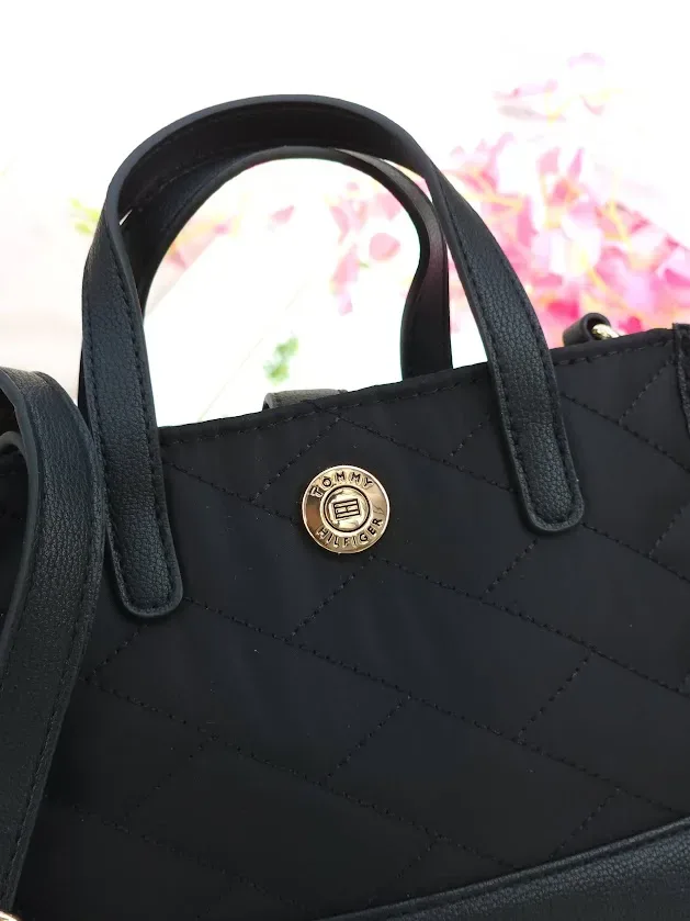 Bolso Tommy Hilfiger para dama color negro