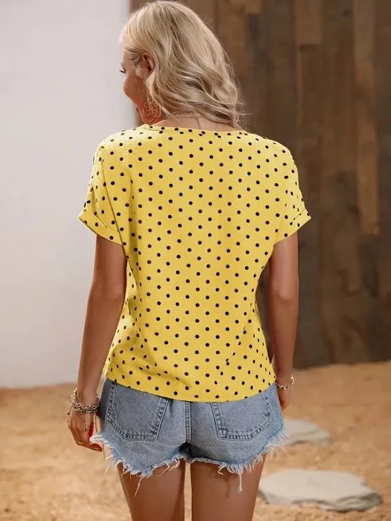Blusa para dama color amarillo con diseño de puntos negros