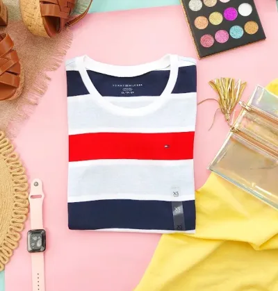 Camiseta Tommy Hilfiger para dama rayas azules celestes y rojas